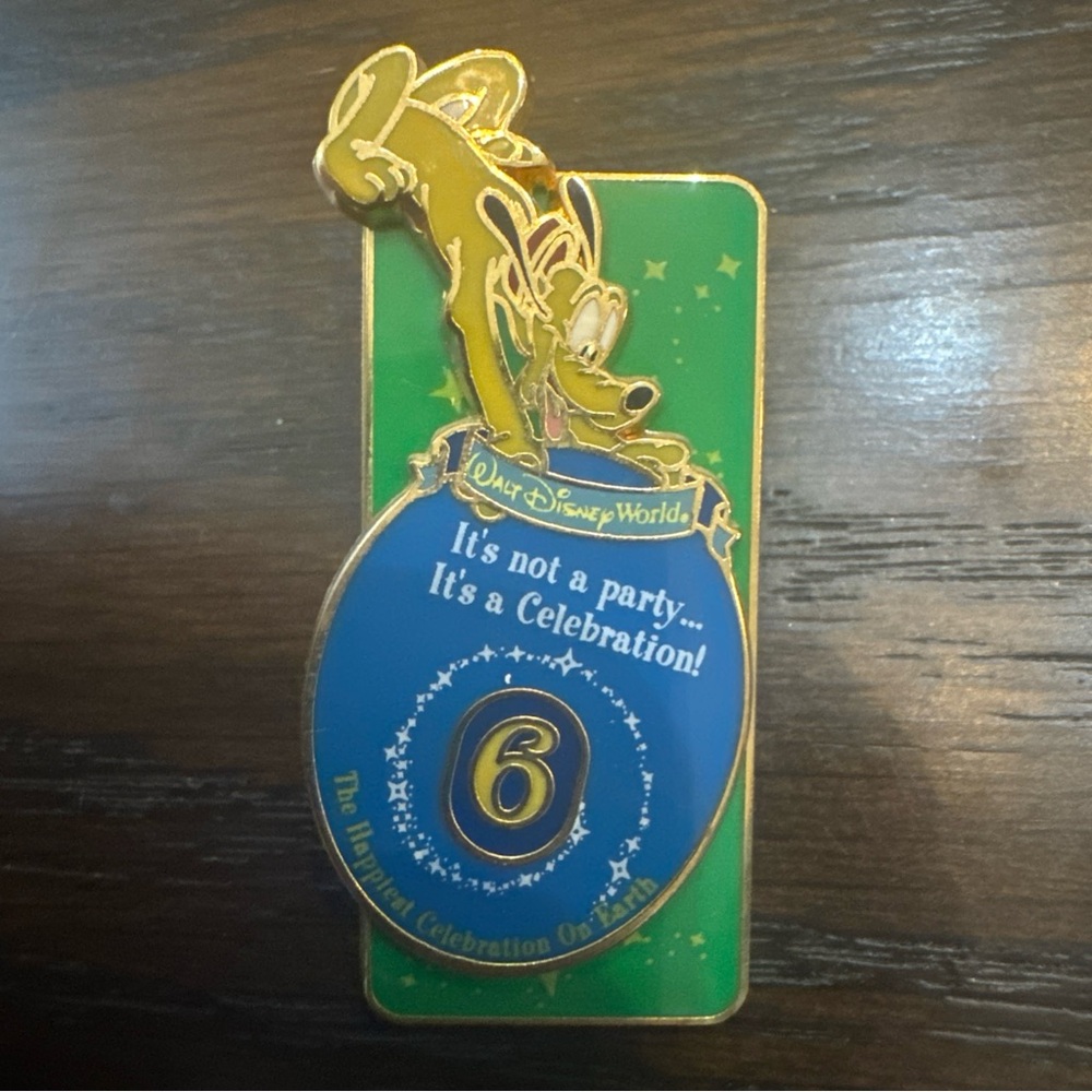 Disney World - Happiest Celebration On Earth - 6 Days to Go Pluto Pin